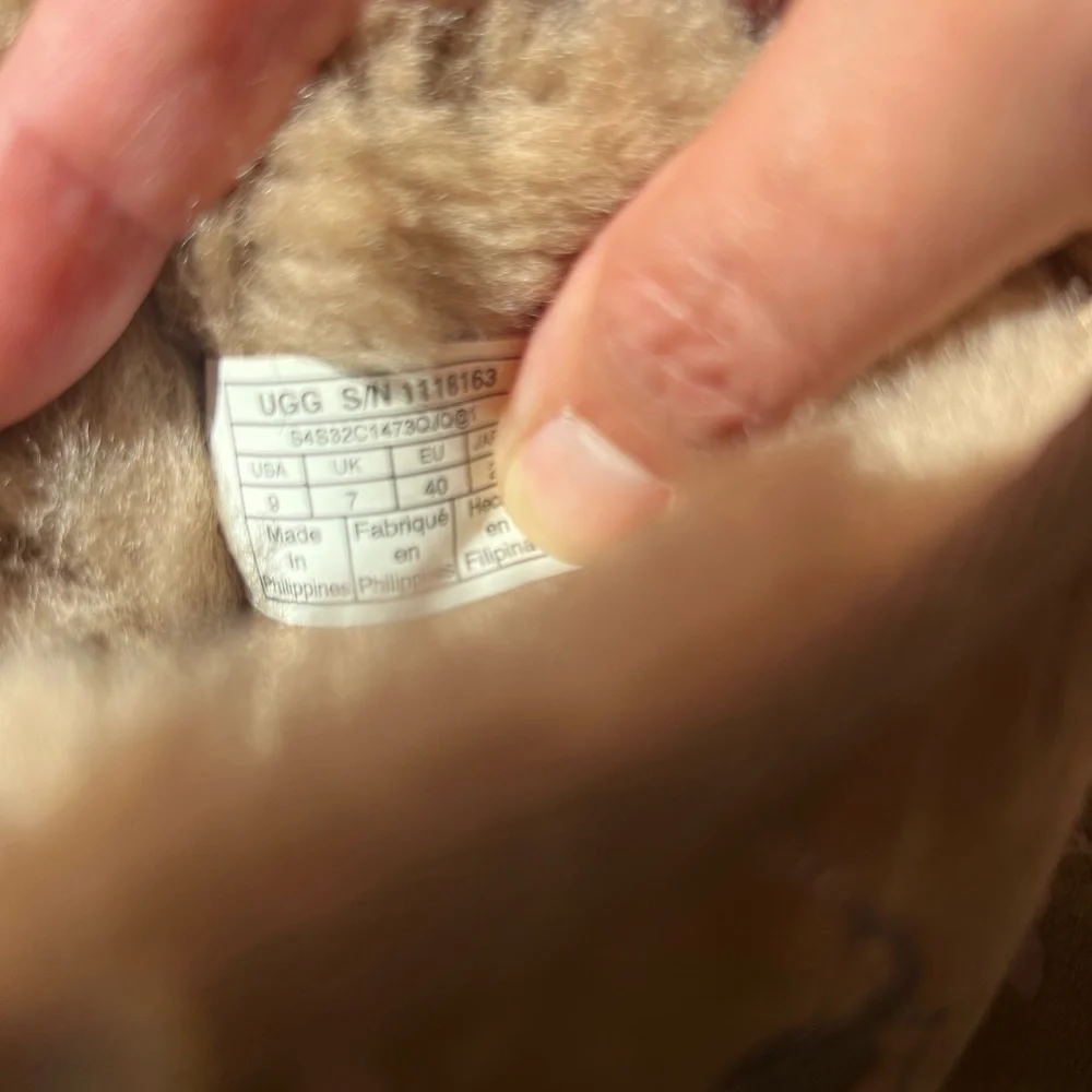 New! UGG Floral Foil limited edition Tan Suede Ankle Boots. - Picture 5 of 6